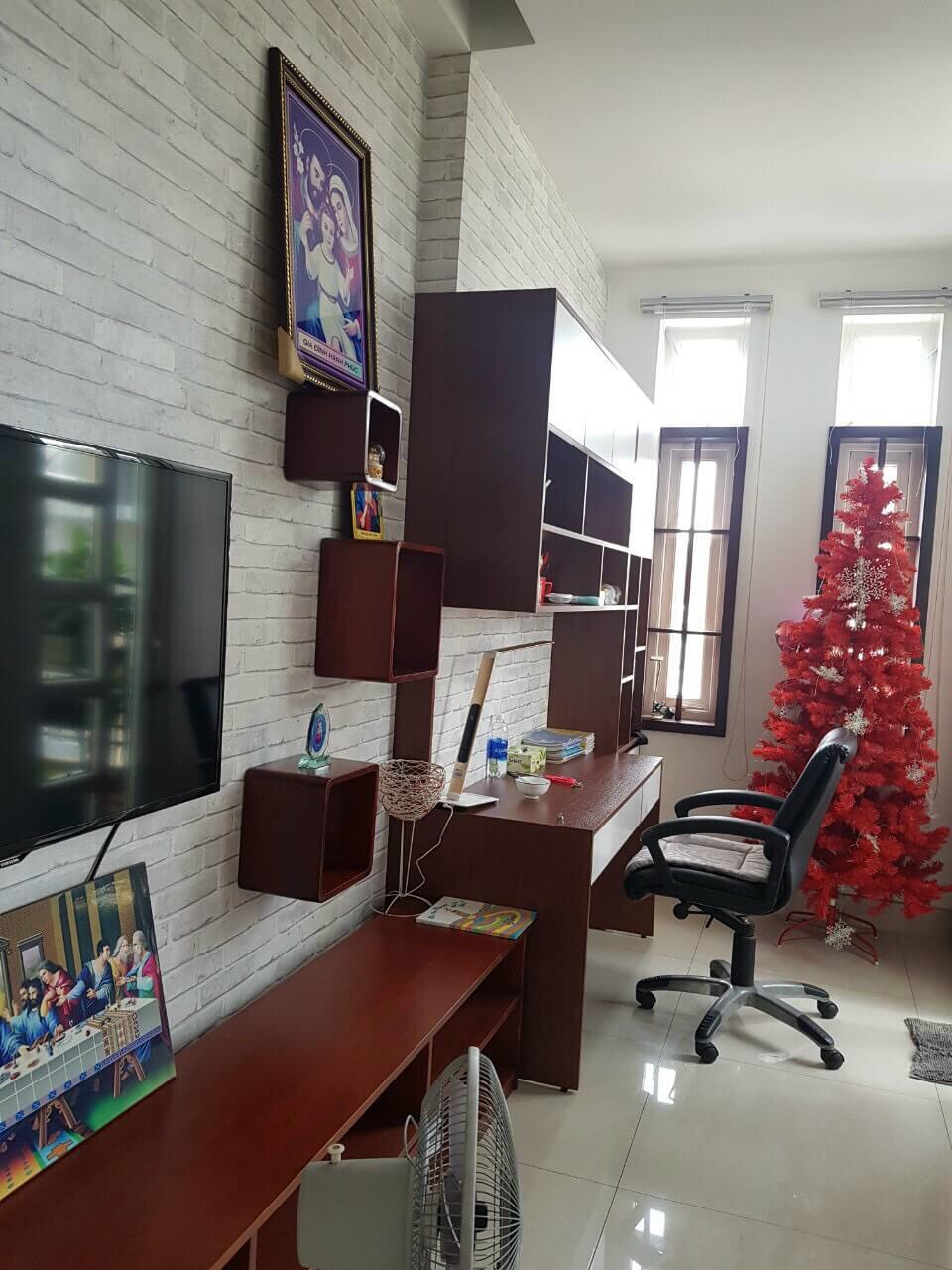 Trang trí nội thất đẹp bàn làm việc gọn gàng